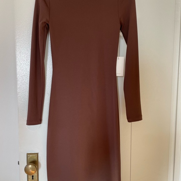 Brand new Gwen long sleeves fine ribbed midi dress in brown from Aritzia - Picture 5 of 5